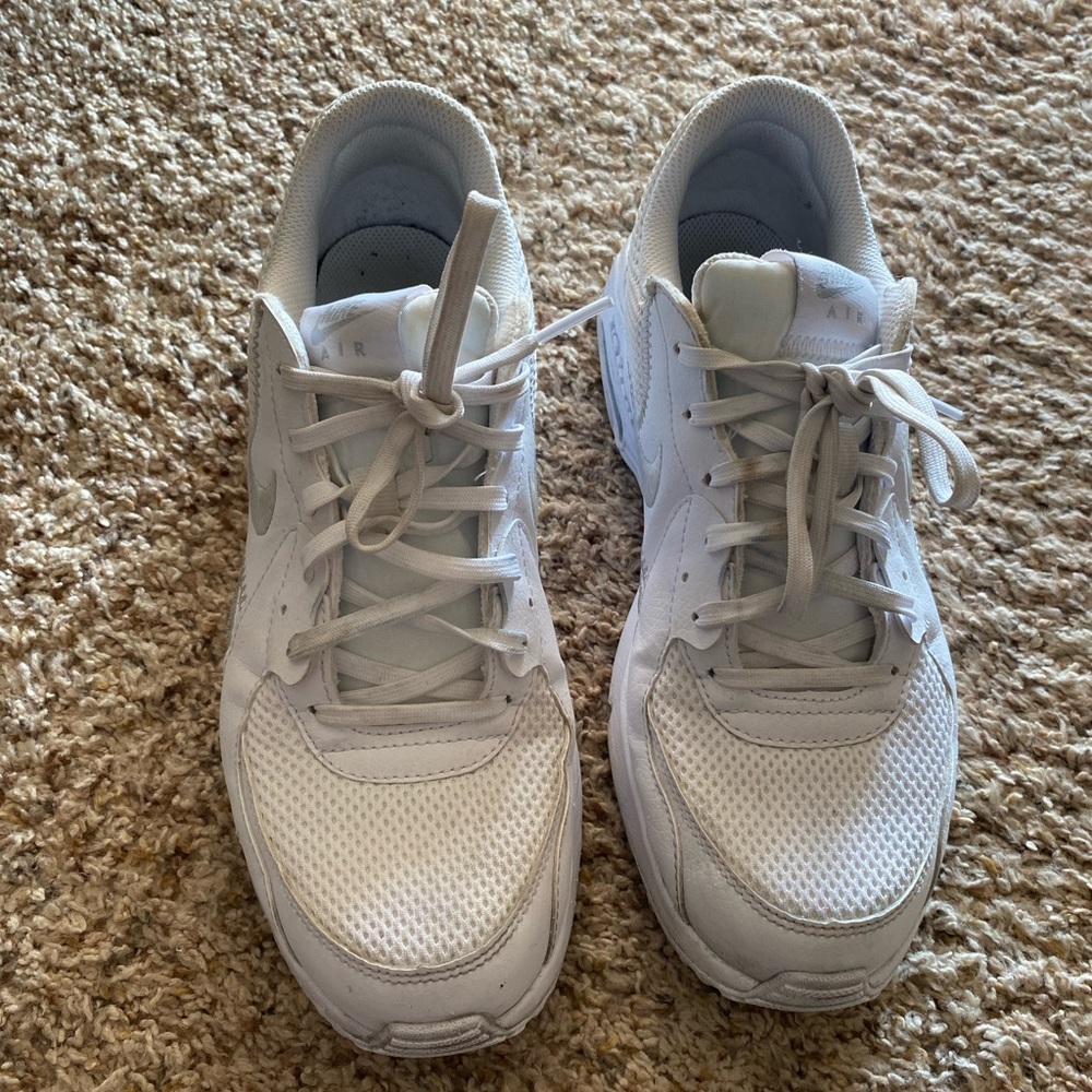 NIKE Air Max EXCEE Women’s white athletic sneaker shoes size 9